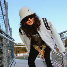 Écoutez Chhoti Maa, regardez des vidéoclips, lisez la biographie, consultez les dates de tournée et plus encore !