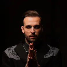 Klinsmannを聴いたり、ミュージックビデオを鑑賞したり、経歴やツアー日程などを確認したりしましょう！