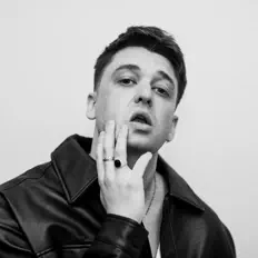 Dengarkan Flynn, tonton video musik, baca bio, lihat tanggal tur & lainnya!