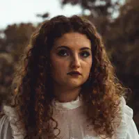 收听 undefined、观看音乐视频、阅读小传、查看巡演日期等 ！