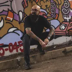 Ouve Wolf, vê vídeos de música, lê a biografia, vê as datas da digressão e muito mais!