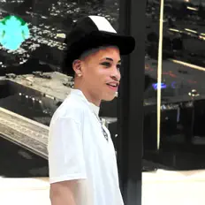 Hör dir YNNSKYE an, schau dir Musikvideos an, lies die Biografie, finde Tourdaten und mehr!