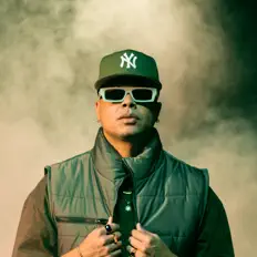 Escucha a Kenedi, mira vídeos musicales, lee la biografía, consulta fechas de giras y mucho más.