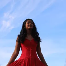 Anya Guptaを聴いたり、ミュージックビデオを鑑賞したり、経歴やツアー日程などを確認したりしましょう！