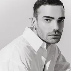 Dengarkan Elnur Hussein, tonton video musik, baca bio, lihat tanggal tur & lainnya!