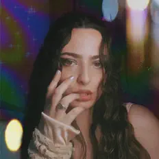 聆聽 Selene、觀看音樂影片、閱讀小傳、查看巡演日期等！