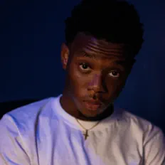 Crit K dinle, müzik videolarını izle, biyografisini oku, tur tarihlerini ve daha fazlasını gör!