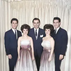 Luister naar The Kimberlys, bekijk muziekvideo's, lees de bio, bekijk de tourdata, en meer!