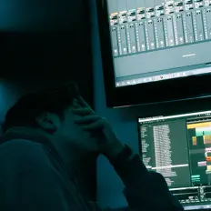 收听 Max Vallejo、观看音乐视频、阅读小传、查看巡演日期等 ！