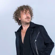 Écoutez Okan Şarlı, regardez des vidéoclips, lisez la biographie, consultez les dates de tournée et plus encore !