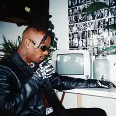 聆聽 K4mo、觀看音樂影片、閱讀小傳、查看巡演日期等！