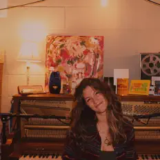 Dengarkan Kayla Lunden, tonton video musik, baca bio, lihat tanggal tur & lainnya!