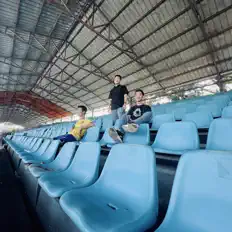 Poslechněte si interpreta The Sailing Fools, sledujte hudební videa, přečtěte si životopis, podívejte se na data turné a další informace.