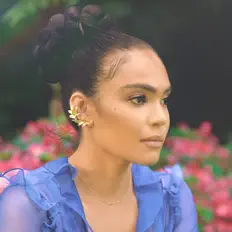 Deina을(를) 듣고, 뮤직 비디오를 보고, 약력을 읽고, 투어 일정 등을 확인하세요!