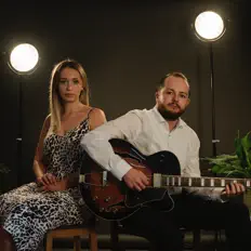 Dengarkan Shannon & Keast, tonton video musik, baca bio, lihat tanggal tur & lainnya!