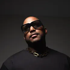 Hör dir Nuans an, schau dir Musikvideos an, lies die Biografie, finde Tourdaten und mehr!