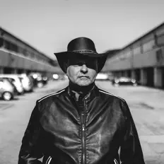 Escucha a Tiziano Bak Bacarani, mira videos musicales, lee su biografía, consulta las fechas de las gira y más.