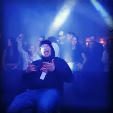 Hör dir HyrThinking an, schau dir Musikvideos an, lies die Biografie, finde Tourdaten und mehr!