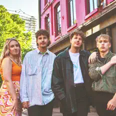 Escucha a Foxglove, mira vídeos musicales, lee la biografía, consulta fechas de giras y mucho más.