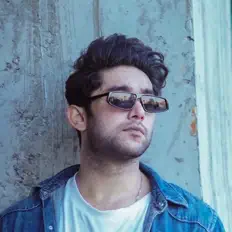 Dengarkan Zeeshan Haider, tonton video musik, baca bio, lihat tanggal tur & lainnya!