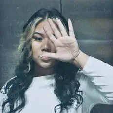 Jannica Loyを聴いたり、ミュージックビデオを鑑賞したり、経歴やツアー日程などを確認したりしましょう！