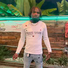 聆聽 Onlythabest、觀看音樂影片、閱讀小傳、查看巡演日期等！