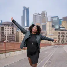 Luister naar Anastasia Ellis, bekijk muziekvideo's, lees de bio, bekijk de tourdata, en meer!