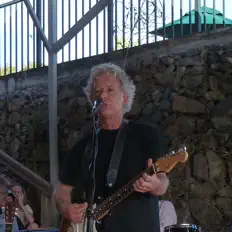 聆聽 Tom Anderson、觀看音樂影片、閱讀小傳、查看巡演日期等！