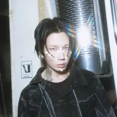 Jinsol सुनें, म्यूज़िक वीडियो देखें, बायो पढ़ें, दौरे की तारीखें और बहुत कुछ देखें!