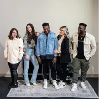 Ouça undefined, assista a videoclipes, leia a biografia, veja as datas das turnês e mais!
