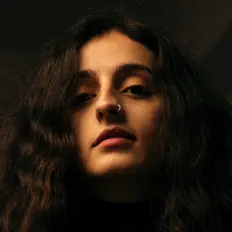 Luister naar Hadja, bekijk muziekvideo's, lees de bio, bekijk de tourdata, en meer!