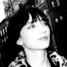 Zoë Fromerを聴いたり、ミュージックビデオを鑑賞したり、経歴やツアー日程などを確認したりしましょう！