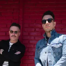 Poslechněte si interpreta swtlds, sledujte hudební videa, přečtěte si životopis, podívejte se na data turné a další informace.