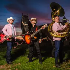 收听 Daniel Rodriguez Y Su Único Estilo、观看音乐视频、阅读小传、查看巡演日期等 ！