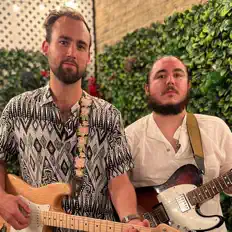 收听 Sideways Paving Co.、观看音乐视频、阅读小传、查看巡演日期等 ！