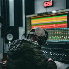 收听 Victorious the Producer、观看音乐视频、阅读小传、查看巡演日期等 ！