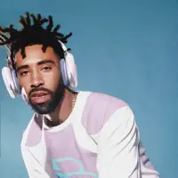 Hör dir undefined an, schau dir Musikvideos an, lies die Biografie, finde Tourdaten und mehr!