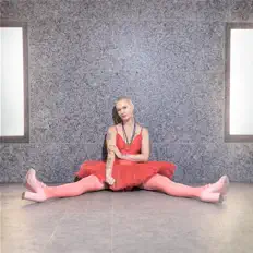 Hör dir Frollein Smilla an, schau dir Musikvideos an, lies die Biografie, finde Tourdaten und mehr!