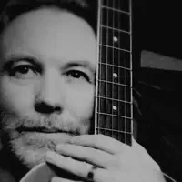 Poslechněte si interpreta undefined, sledujte hudební videa, přečtěte si životopis, podívejte se na data turné a další informace.