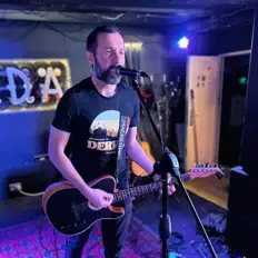 Écoutez Backroom Stereo, regardez des vidéoclips, lisez la biographie, consultez les dates de tournée et plus encore !