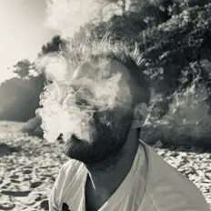 NOW सुनें, म्यूज़िक वीडियो देखें, बायो पढ़ें, दौरे की तारीखें और बहुत कुछ देखें!