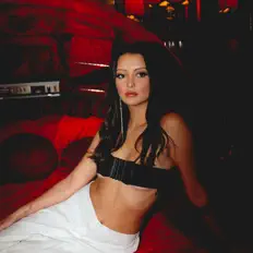 收听 Olivia Evans、观看音乐视频、阅读小传、查看巡演日期等 ！