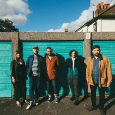 BRIDGES सुनें, म्यूज़िक वीडियो देखें, बायो पढ़ें, दौरे की तारीखें और बहुत कुछ देखें!