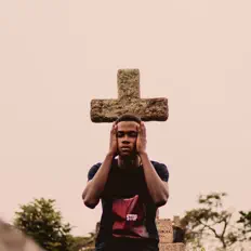 Ouve STRATIGY, vê vídeos de música, lê a biografia, vê as datas da digressão e muito mais!