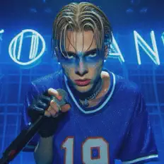 聆聽 GIOVANNI、觀看音樂影片、閱讀小傳、查看巡演日期等！