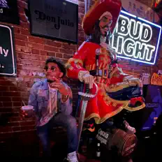 Écoutez Jiggy Money, regardez des vidéoclips, lisez la biographie, consultez les dates de tournée et plus encore !