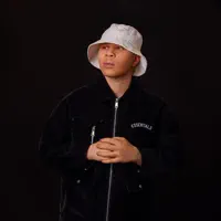 Escucha a undefined, mira videos musicales, lee su biografía, consulta las fechas de las gira y más.