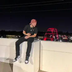 Poslechněte si interpreta Young Boz, sledujte hudební videa, přečtěte si životopis, podívejte se na data turné a další informace.