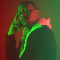 收听 undefined、观看音乐视频、阅读小传、查看巡演日期等 !