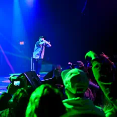 Lil Zib सुनें, म्यूज़िक वीडियो देखें, बायो पढ़ें, दौरे की तारीखें और बहुत कुछ देखें!